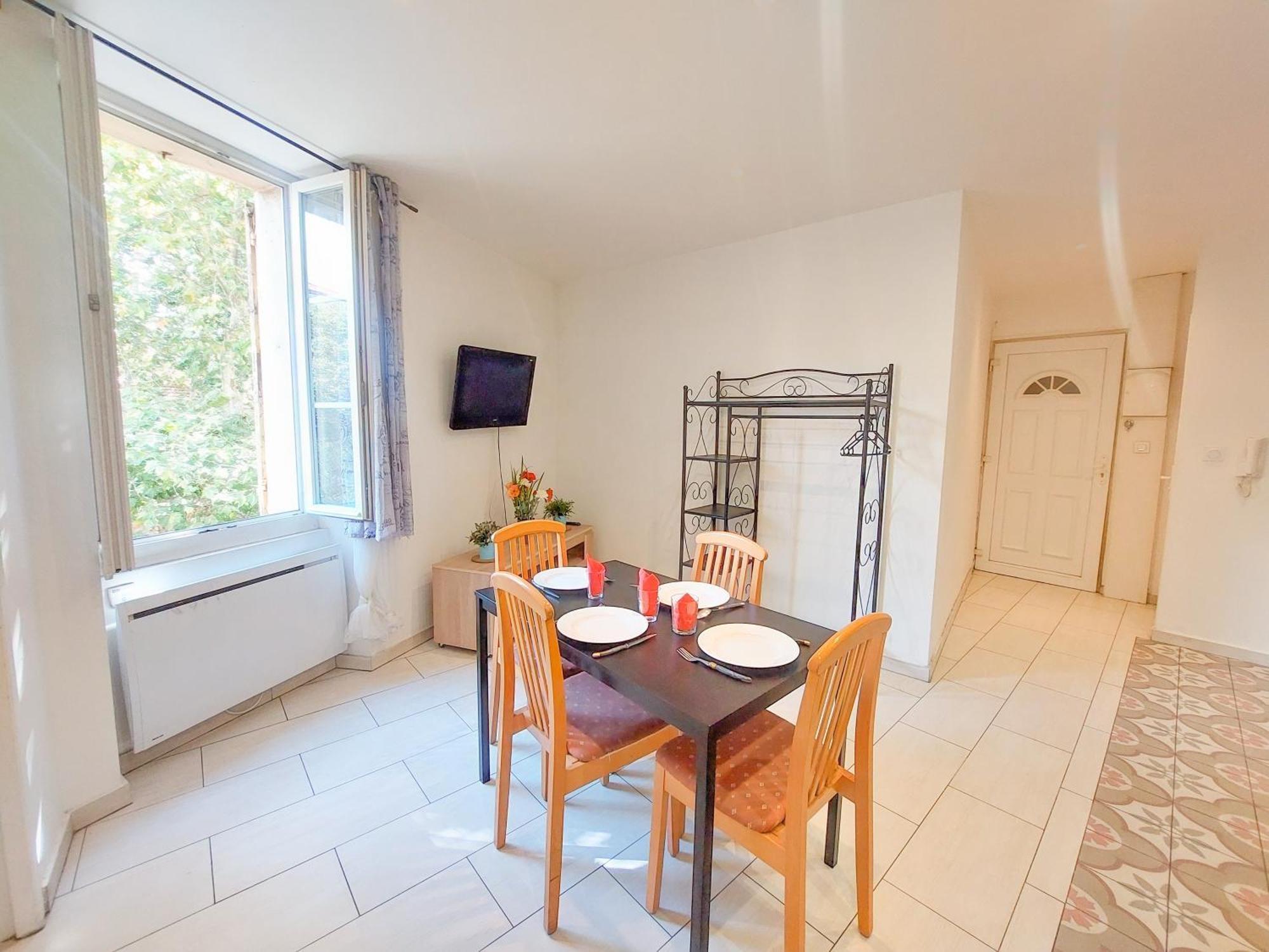 Charmant Appartement Pres Du Marche, Gare Et Port A 5Mn Toulon Exterior photo