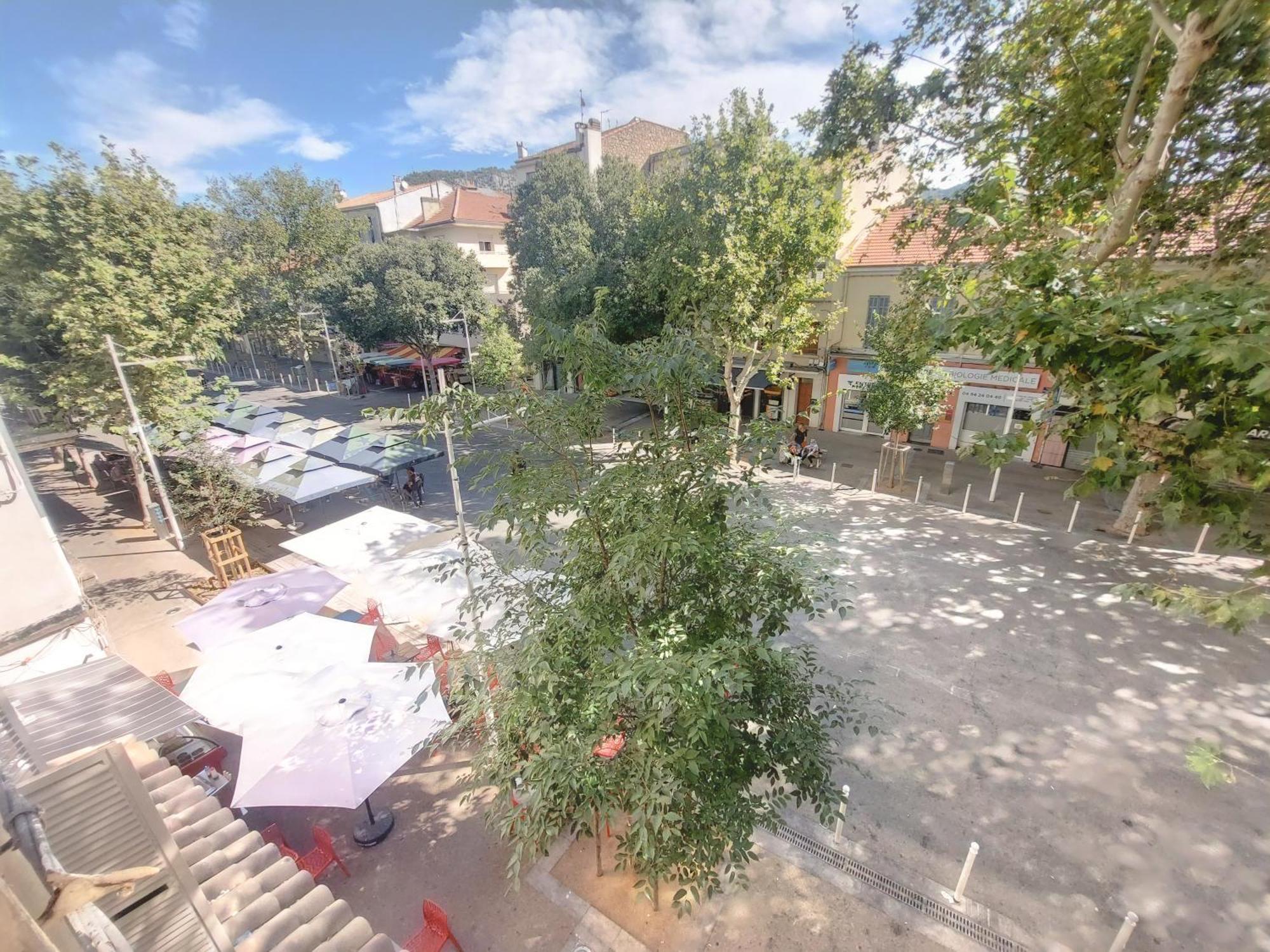 Charmant Appartement Pres Du Marche, Gare Et Port A 5Mn Toulon Exterior photo